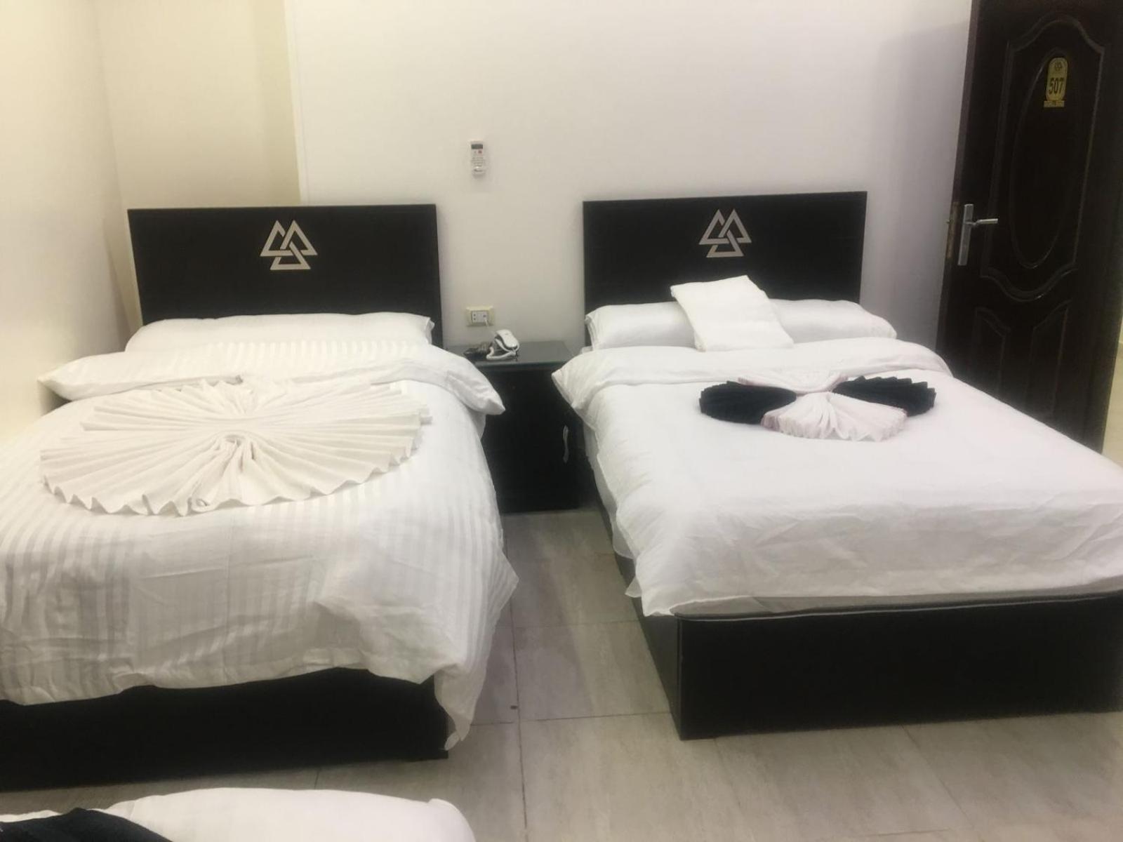Magic Pyramids 3*
